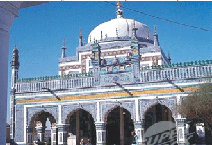 شاهه عبداللطيف ڀٽائي جي درگاهه