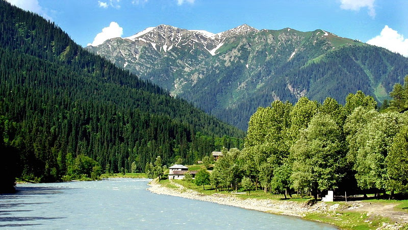 جھلم ندي ڪشمير کان ايندي